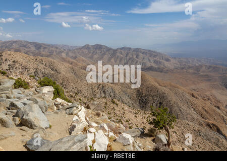 Ansicht des Coachella Valley von Tasten im Joshua Tree National Park, Kalifornien, USA. Stockfoto