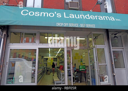 Cosmo Launderama, Waschsalon, 142 1st Avenue #9, New York, NY 10009, USA Stockfoto