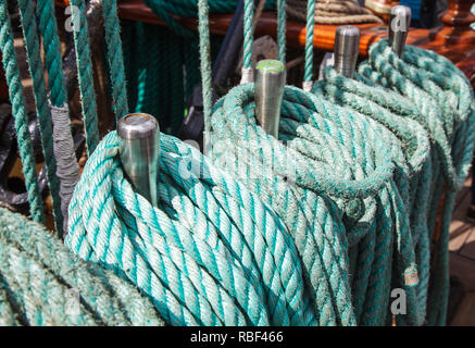 Schiff rigging Seil auf spezielle Halterungen outdoor closeup festgelegt Stockfoto