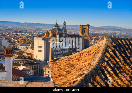 Granada Skyline und die Kathedrale von Albaicin in Andalusien Spanien Stockfoto