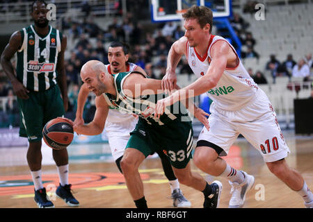 Athen, Griechenland. 9 Jan, 2019. Leon Radosevic (1. R) FC Bayern München Mias mit Nick Calathes (2. R) von Panathinaikos OPAP Athen während der regulären Saison Euroleague basketball Match zwischen Griechenlands Panathinaikos OPAP Athen und der FC Bayern München in Athen, Griechenland, am Jan. 9, 2019. Credit: Marios Lolos/Xinhua/Alamy leben Nachrichten Stockfoto