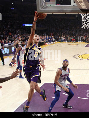 Los Angeles, Kalifornien, USA. 9 Jan, 2019. Los Angeles Lakers" Kyle Kuzma (0) geht in den Warenkorb während einer NBA Basketball Spiel zwischen den Los Angeles Lakers und Detroit Pistons Mittwoch, Januar 9, 2019, in Los Angeles. Credit: Ringo Chiu/ZUMA Draht/Alamy leben Nachrichten Stockfoto
