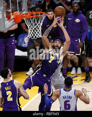 Los Angeles, Kalifornien, USA. 9 Jan, 2019. Los Angeles Lakers' JaVale McGee (7) Rebounds während eines NBA Basketball Spiel zwischen den Los Angeles Lakers und Detroit Pistons Mittwoch, Januar 9, 2019, in Los Angeles. Credit: Ringo Chiu/ZUMA Draht/Alamy leben Nachrichten Stockfoto