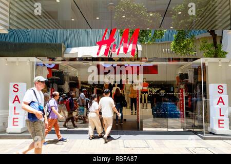 Hongkong, China. 11. Juli 2017. Ein H&M Store in Hongkong Credit gesehen: Daniel Fung/SOPA Images/ZUMA Draht/Alamy leben Nachrichten Stockfoto