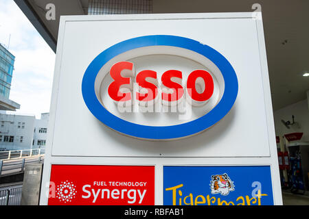 Hongkong, China. 18 Dez, 2018. ESSO Tankstelle in Hongkong gesehen. ESSO ist ein Handelsname für ExxonMobil und seinen verbundenen Unternehmen. Credit: Daniel Fung/SOPA Images/ZUMA Draht/Alamy leben Nachrichten Stockfoto