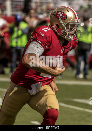 Santa Clara, Kalifornien, USA. 2. Okt 2016. San Francisco 49ers Quarterback Blaine Gabbert (2) hält die Kugel am Sonntag, 2. Oktober 2016, in Levis Stadion in Santa Clara, Kalifornien. Die Cowboys besiegten die 49ers 24-17. Credit: Al Golub/ZUMA Draht/Alamy leben Nachrichten Stockfoto