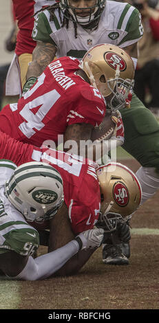 Dezember 11, 2016 - Santa Clara, Kalifornien, USA - San Francisco 49ers zurück läuft Shaun Draughn (24) Macht Touchdown am Sonntag, 11. Dezember 2016, in Levis Stadion in Santa Clara, Kalifornien. Die Düsen besiegten die 49ers in überstunden 23-17. (Bild: © Al Golub/ZUMA Draht) Stockfoto