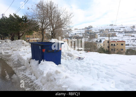 Beirut, Libanon. 10 Jan, 2019. Die Bergregionen und Dörfern östlich von Beirut haben mit frischem Schnee aufgrund der jüngsten Unwetter vom Sturm Norma Credit betroffen: Amer ghazzal/Alamy leben Nachrichten Stockfoto