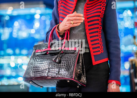 London, Großbritannien. 10. Jan 2019. Krokodil Hermes Birkin Handtasche, £ 45.000, in Luxdelux finden - das Mayfair Antiquitäten & Fine Art Fair, London Marriott Hotel Grosvenor Square. Credit: Guy Bell/Alamy leben Nachrichten Stockfoto