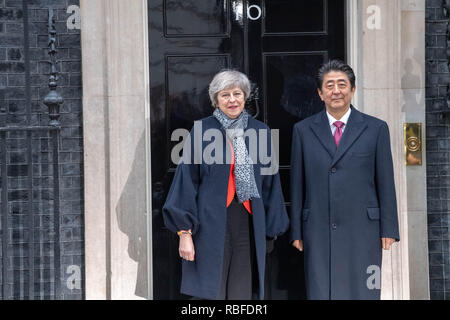 London, Großbritannien. 10. Januar 2019, Shirizo Abe Premierminister von Japan, besuche Theresa May MP PC, Premierminister in Downing Street 10, London, UK. Credit: Ian Davidson/Alamy leben Nachrichten Stockfoto