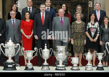 Madrid, Spanien. 10 Jan, 2019. Prinzessin Pilar de Borbón, Königin Letizia von Spanien, König Felipe VI. von Spanien, König Juan Carlos von Spanien, Königin Sofia von Spanien und Prinzessin Elena de Borbón Teilnahme an nationalen Sport Awards 2017 im El Pardo Königlichen Palast am Januar 10, 2019 in Madrid, Spanien, 10. Januar 2019. Credit: Jimmy Olsen/Medien Punch *** Keine Spanien***/Alamy leben Nachrichten Stockfoto