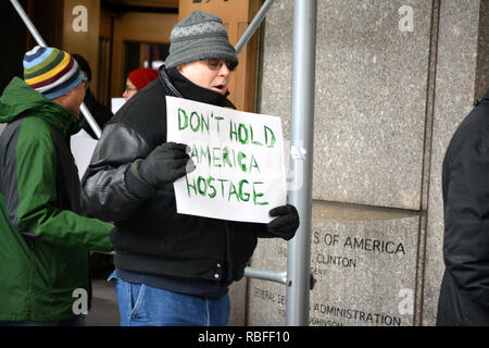 New York City, USA. 9. Jan 2019. Beurlaubt Arbeiter protestieren die Bundesregierung Abschaltung in New York City Quelle: Christopher Penler/Alamy leben Nachrichten Stockfoto