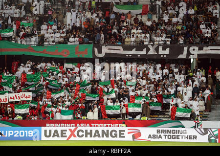 Januar 10, 2019: Fans VAE während der VAE v Indien im Zayed Sports City Stadium in Abu Dhabi, VAE, AFC Asian Cup, asiatische Fußball-Meisterschaft. Ulrik Pedersen/CSM. Stockfoto