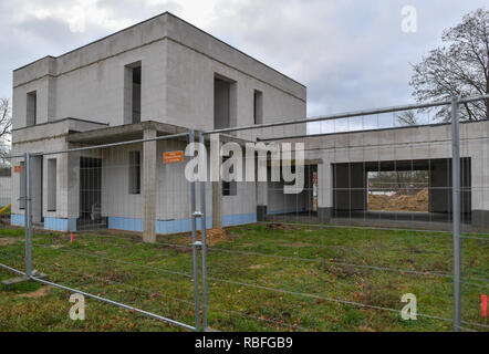 10 Januar 2019, Brandenburg, Frankfurt (Oder): Die Schale von einem Haus. Foto: Patrick Pleul/dpa-Zentralbild/ZB Stockfoto