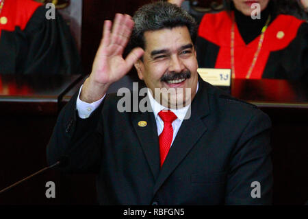 Caracas, Venezuela. 10 Jan, 2019. Venezuelas Präsident Nicolas Maduro reagiert während der Präsidentschaftswahlen Einweihungsfeier in Caracas, Venezuela, Jan. 10, 2019. Venezuelas Präsident Nicolas Maduro vor dem Obersten Gerichtshof vereidigt eine neue Amtszeit von sechs Jahren am Donnerstag zu beginnen. Quelle: Andrea Romero/Xinhua/Alamy leben Nachrichten Stockfoto