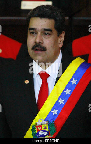 Caracas, Venezuela. 10 Jan, 2019. Venezuelas Präsident Nicolas Maduro ist während der Präsidentschaftswahlen Einweihungsfeier in Caracas, Venezuela gesehen, Jan. 10, 2019. Nicolas Maduro vor dem Obersten Gerichtshof vereidigt eine neue Amtszeit von sechs Jahren am Donnerstag zu beginnen. Quelle: Andrea Romero/Xinhua/Alamy leben Nachrichten Stockfoto