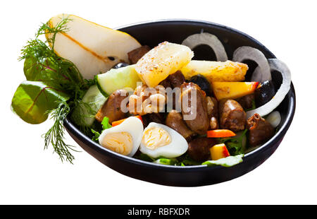 Lecker Huhn herzen Salat mit Pfirsich, Birne, gegrillten Käse und Wachteleier. Auf weissem Hintergrund Stockfoto