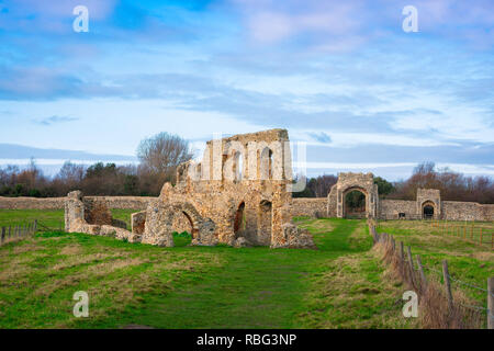 Dunwich Greyfriars Friary, Blick auf die Ruinen des ehemaligen Franziskanerklosters (frühes 13. Jahrhundert) in Dunwich, Suffolk, Großbritannien. Stockfoto