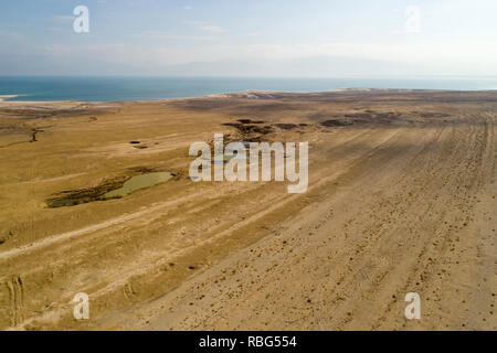 Totes Meer Israel, auf der Suche nach Land Stockfoto