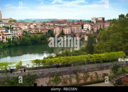 Der Fluss Tarn von der bischöflichen Palast Berbie Gärten, Albi, Frankreich Stockfoto