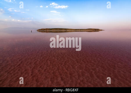 Auf dem Weg der Yas Adasi Insel, eine der kleineren Inseln des Urmia See, West Provinz Aserbaidschan, Iran Stockfoto