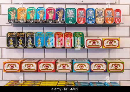 Traditionelle Fischkonserven zum Verkauf an Conserveira de Lisboa, Lissabon, Portugal Stockfoto