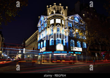 Novello Theater bei Nacht, Aldwych, London, Vereinigtes Königreich Stockfoto