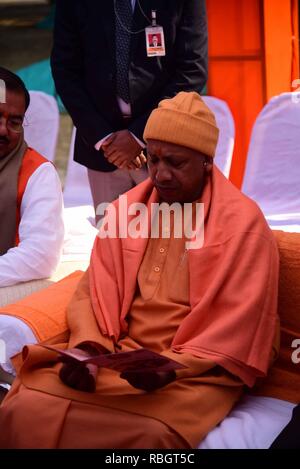 Allahabad, Indien. 10 Jan, 2019. Allahabad: Uttar Pradesh Chief Minister Aditya Nath Yogi zusammen mit anderen Minister innaugurating verschiedenen Regelungen an Khusroobagh in Allahabad am 10-01-2019. Foto von Prabhat Kumar Verma Credit: Prabhat Kumar Verma/Pacific Press/Alamy leben Nachrichten Stockfoto