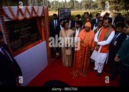 Allahabad, Indien. 10 Jan, 2019. Allahabad: Uttar Pradesh Chief Minister Aditya Nath Yogi zusammen mit anderen Minister innaugurating verschiedenen Regelungen an Khusroobagh in Allahabad am 10-01-2019. Foto von Prabhat Kumar Verma Credit: Prabhat Kumar Verma/Pacific Press/Alamy leben Nachrichten Stockfoto