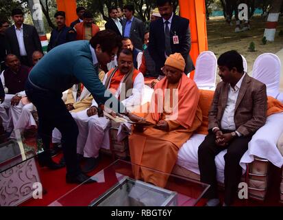 Allahabad, Indien. 10 Jan, 2019. Allahabad: Uttar Pradesh Chief Minister Aditya Nath Yogi zusammen mit anderen Minister prüfen innaugurating Khusroobagh nach verschiedenen Regelungen in Allahabad am 10-01-2019. Foto von Prabhat Kumar Verma Credit: Prabhat Kumar Verma/Pacific Press/Alamy leben Nachrichten Stockfoto