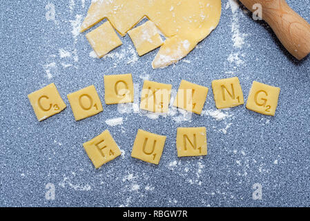 Kochen Spaß - scrabble Worte von Keks/Plätzchenteig. Stockfoto