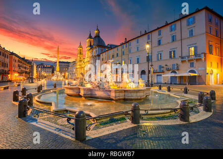 Rom. Stadtbild Bild von Piazza Navona, Rom mit Neptunbrunnen während der schönen Sonnenaufgang. Stockfoto