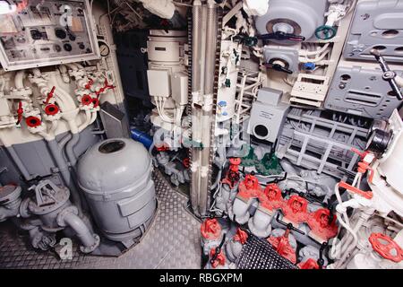 LABOE, Deutschland - 30. AUGUST 2014: das Innere der deutschen U-Boot U-995 (Museum Schiff) in Laboe. Es ist das einzige erhaltene Typ VII U-Boot der Welt. Stockfoto