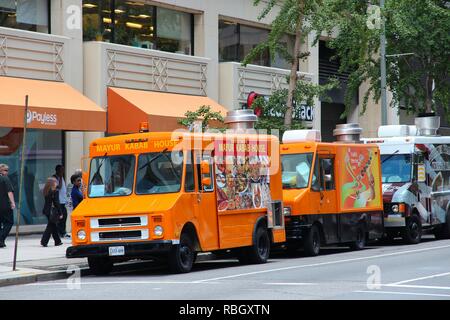 WASHINGTON, USA - Juni 14, 2013: Die Menschen kaufen Sie Lebensmittel aus dem Lkw in Washington DC. 646 000 Menschen leben in Washington DC (2013) und ist somit der 23. Stockfoto