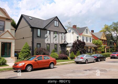 PITTSBURGH, USA - 30. JUNI 2013: Wohngebiet in Shadyside, Pittsburgh. Es ist die 2. größte Stadt von Pennsylvania mit 305,841 Einwohnern. Stockfoto