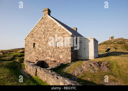 St. John's, Neufundland, Kanada - 14 August, 2018: Die Königin der Batterie (C), und Cabot Tower (R), auf dem Signal Hill. (Ryan Carter) Stockfoto