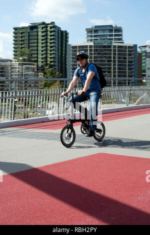 Radfahrer Kreuzung Goodwill Bridge, Brisbane, Queensland, Australien Stockfoto