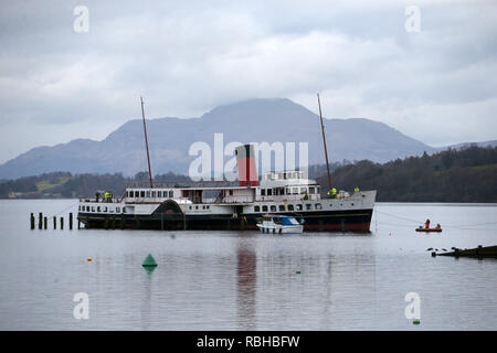 Die Magd des Loch in Loch Lomond, bevor die Wiege, die das Schiff während des lipping" der historischen Dampfer aufgeschnappt, wie es war, dass das Wasser durch die ursprünglichen winchhouse und auf die balloch Dampf Helling, Balloch geschleppt werden. Stockfoto