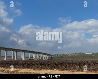 Neu errichtete Brücke für den Zug von Tel Aviv nach Jerusalem fotografiert in Ha'Ela tal Israel Stockfoto