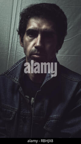 Schwarz Film Charakter mit ein paar Freunden. Stockfoto