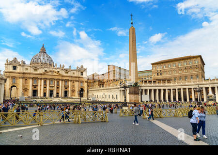 Vatikan Vatikan - Oktober 05, 2018: Saint Peter's Basilica und Platz Stockfoto