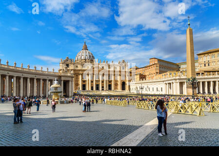 Vatikan Vatikan - Oktober 05, 2018: Saint Peter's Basilica und Platz Stockfoto