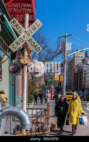 NEW YORK CITY - 3. APRIL 2018: Soho Straßen eines der wichtigsten Wahrzeichen in Manhattan Stockfoto