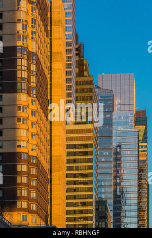 Manhattan Midtown Gebäuden Türme Architektur Details Eine der wichtigsten Sehenswürdigkeiten in New York City, USA Stockfoto