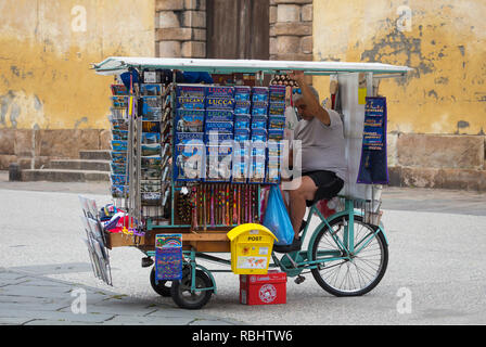 Mobile Fahrrad Souvenir Stand in Lucca, Toskana, Italien Stockfoto