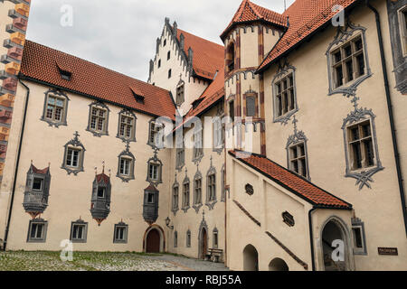 Trompe l'oeil-Gemälde an Hohes Schloss (Schloss), Füssen, Ostallgäu, Bayern, Deutschland Stockfoto