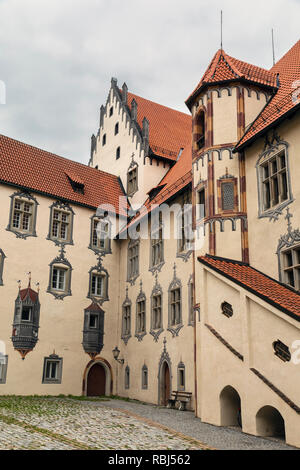 Trompe l'oeil-Gemälde an Hohes Schloss (Schloss), Füssen, Ostallgäu, Bayern, Deutschland Stockfoto