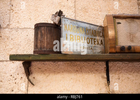 Restaurant Dekorationen in einem lokalen Restaurant in Komiža, gegenüber Islanc, Kroatien Stockfoto