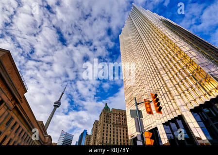 Die Royal Bank of Canada (RBC) Plaza South Tower auf der Front Street und Bay Street in Toronto, Kanada Stockfoto