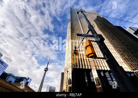 Die Royal Bank of Canada (RBC) Plaza South Tower auf der Front Street und Bay Street in Toronto, Kanada Stockfoto